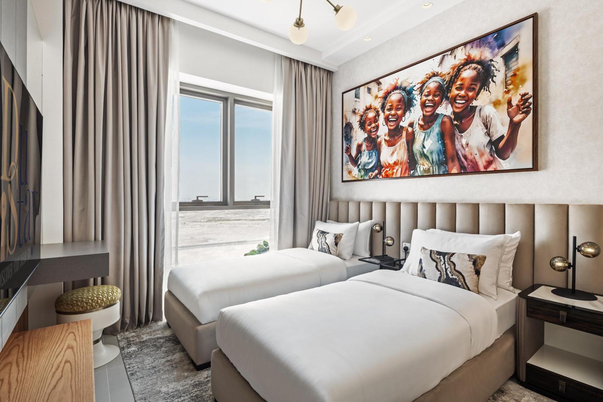 Skyline Vista 3-bedroom Haven With Lagoon Retreat Dubai